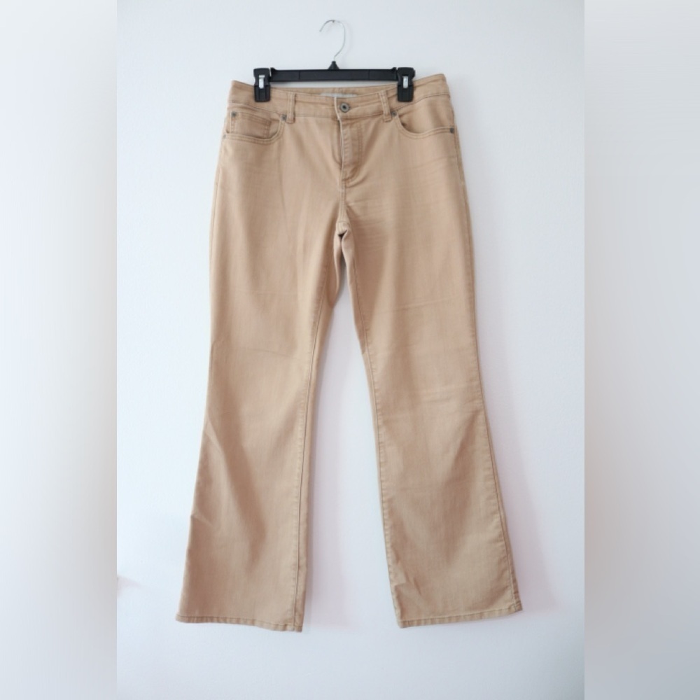 Chico’s Platinum Women's Flare Leg Jeans Beige Size 0.5 Short (6S)